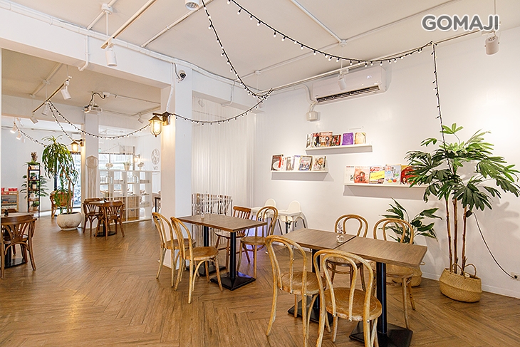 W2 Cafe & Restaurant