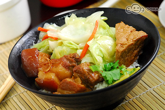 只要145元(雙人價),即可享有【登旺食府】雙人餐〈含焢肉飯/炸醬飯 二