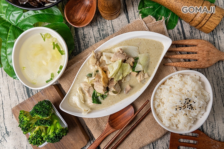  辛香綠咖哩豬肉餐