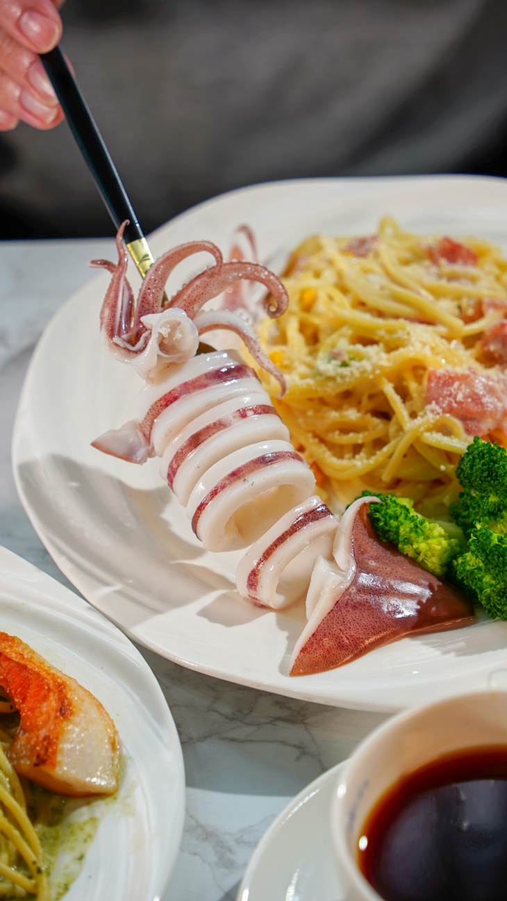 香煎鮭魚青醬義大利麵
