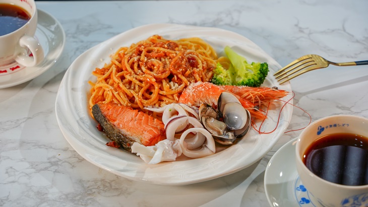 豪華海鮮紅醬義大利麵