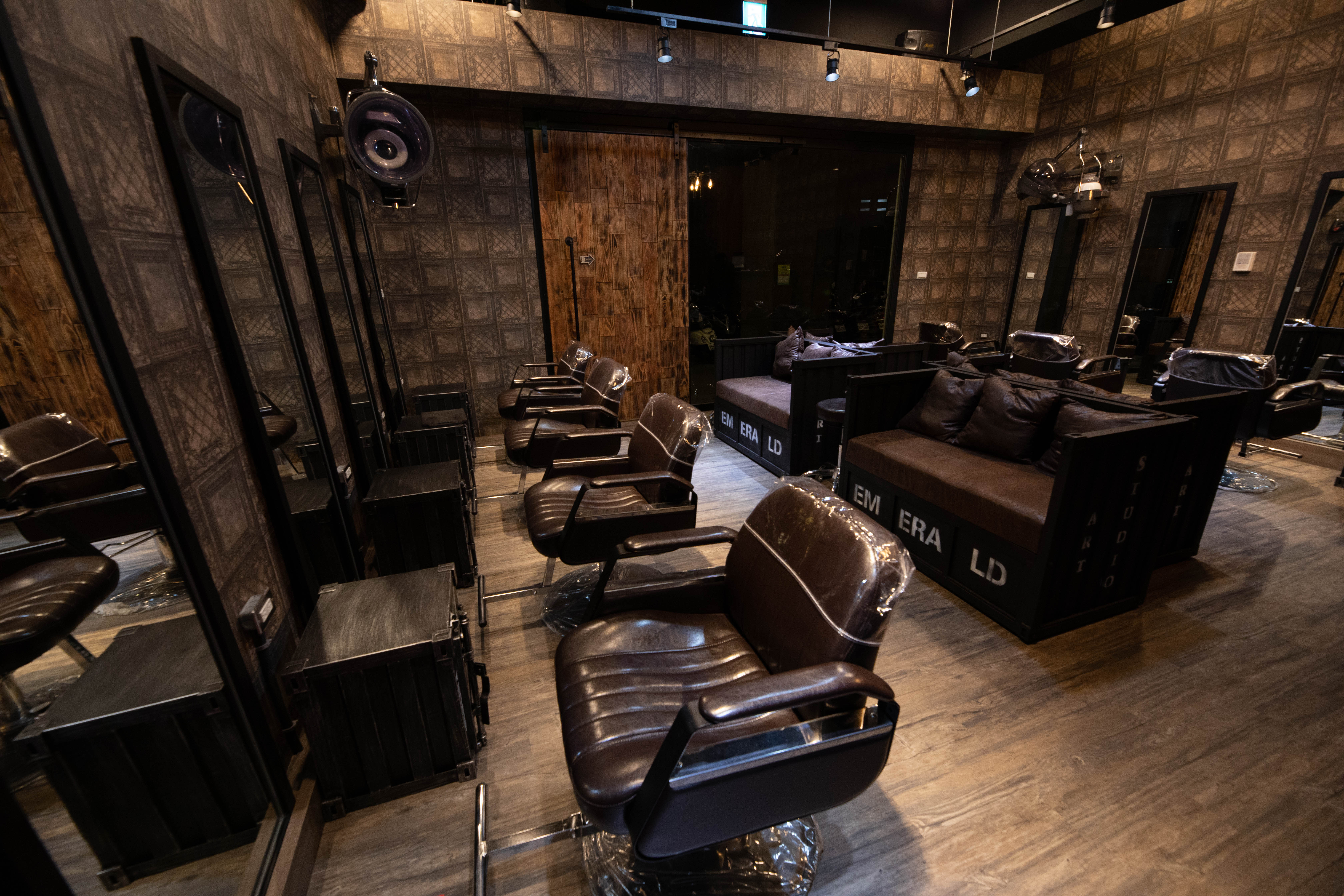 V-SHARK Hair Salon & Vanessa Nail髮型美甲沙龍