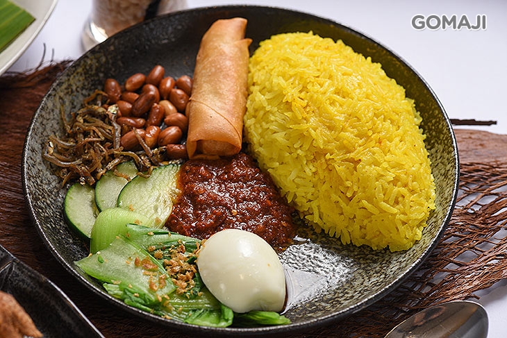 蝦醬炸雞椰漿飯
