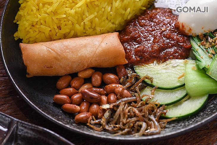 蝦醬炸雞椰漿飯