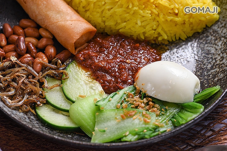 蝦醬炸雞椰漿飯