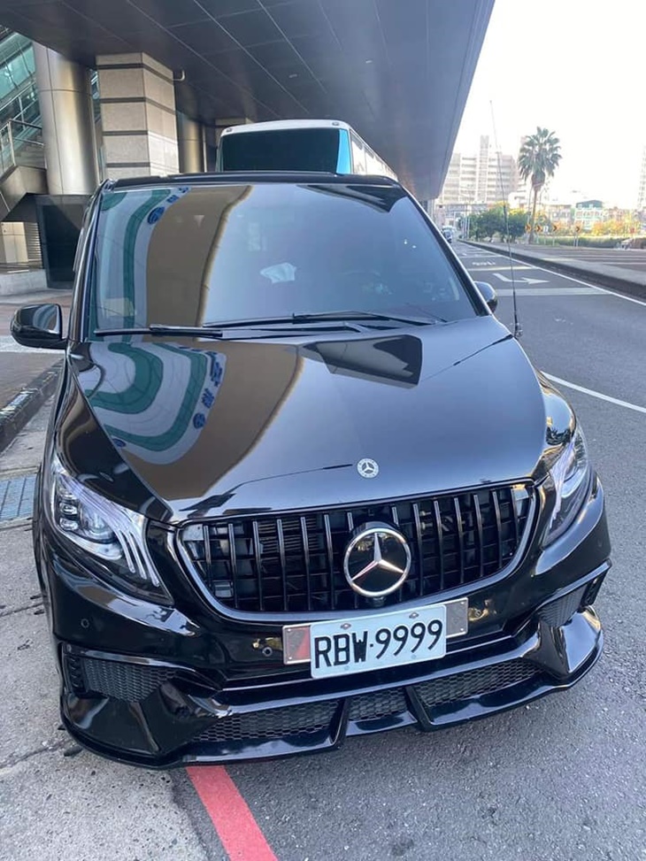 九人座巴士內裝