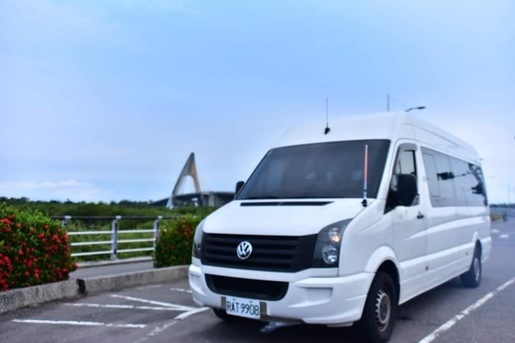 九人座巴士內裝