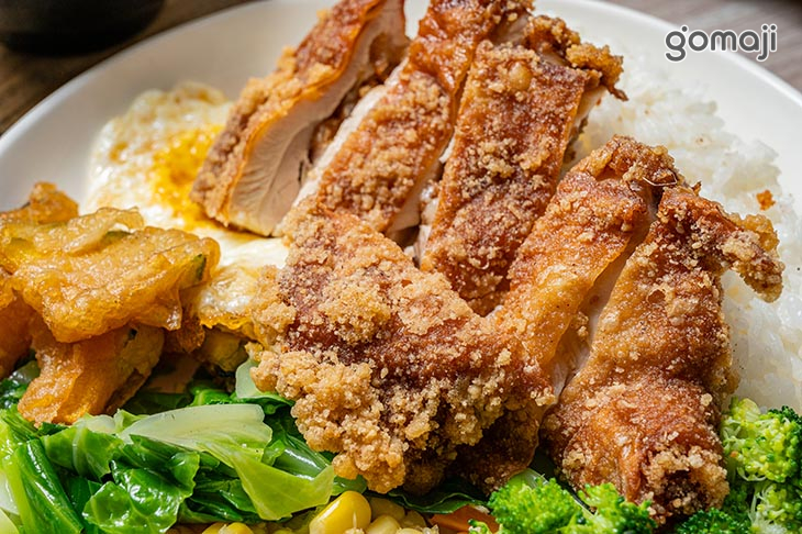 無骨大雞腿排咖哩飯