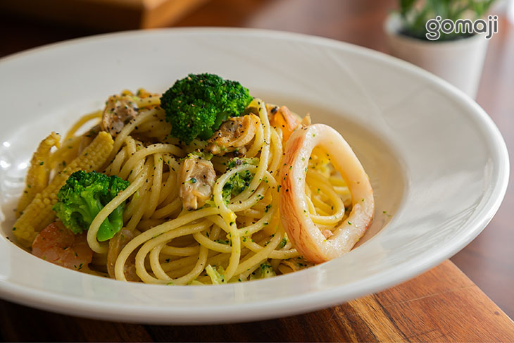 白醬海鮮義大利麵