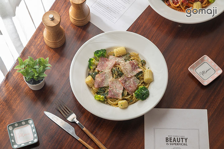 羅勒青醬培根義大利麵