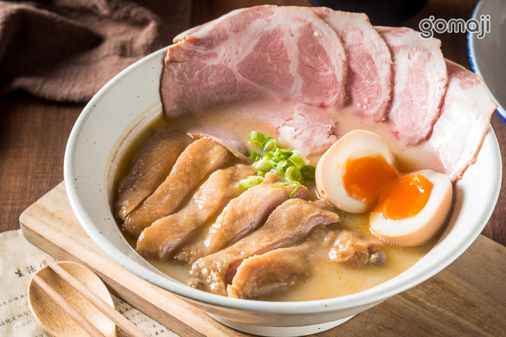 豚骨香嫩雞腿叉燒拉麵