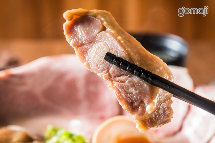 豚骨香嫩雞腿叉燒拉麵