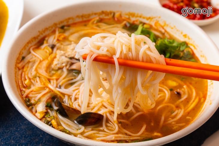 綜合海鮮酸辣河粉