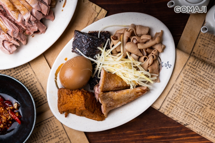  脆腸、米血、鴨尾椎、醬香滷油豆腐、藥膳滷蛋