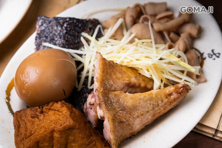  脆腸、米血、鴨尾椎、醬香滷油豆腐、藥膳滷蛋