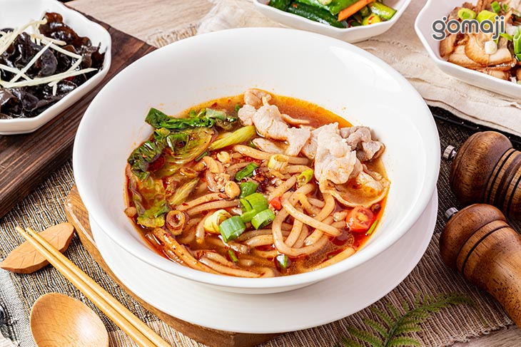 鴨血酸辣湯粉條