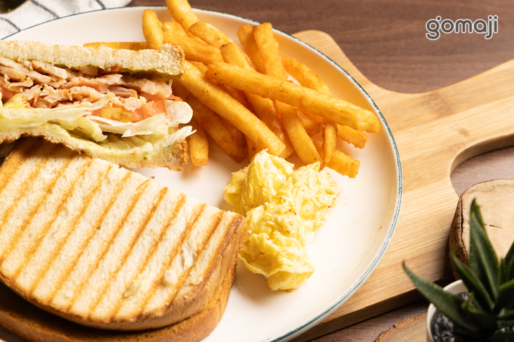 蘿勒燻雞三明治特餐