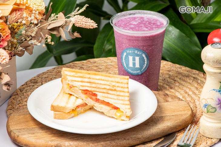 嫩雞舒肥帕尼尼+莓果娜娜 