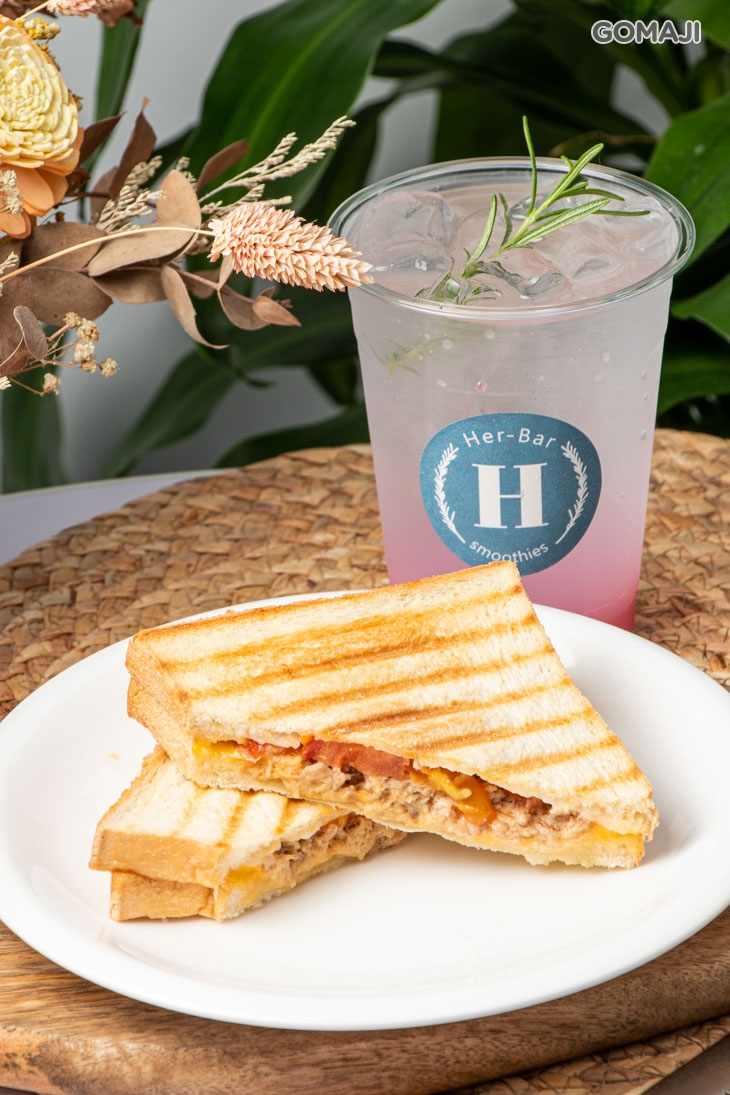 油漬鮪魚起司帕尼尼+巴西野莓氣泡飲