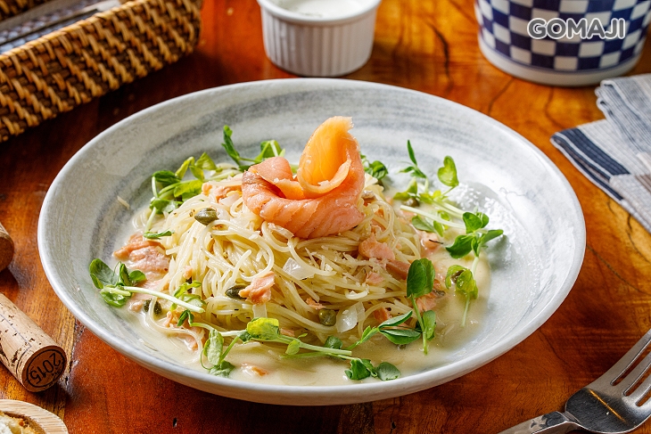 檸香白醬煙燻鮭魚義大利麵