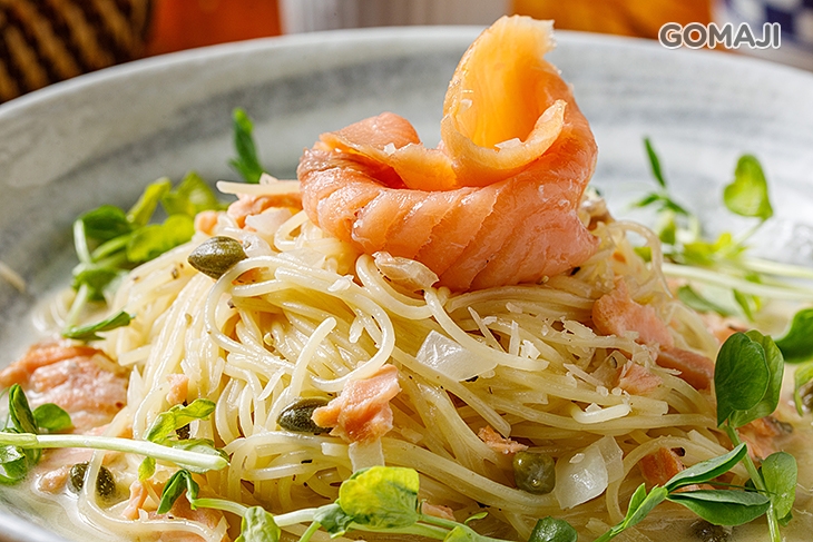 檸香白醬煙燻鮭魚義大利麵