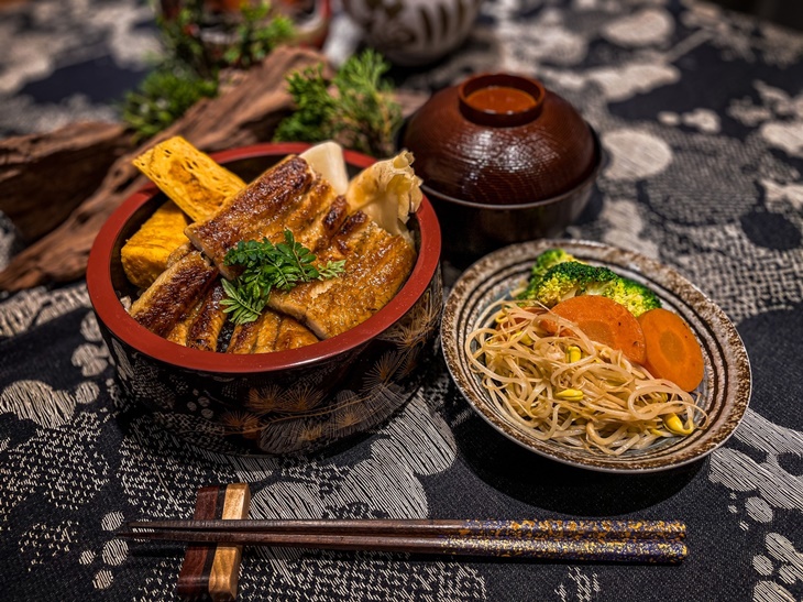 　C.自慢炭燒鰻魚飯　