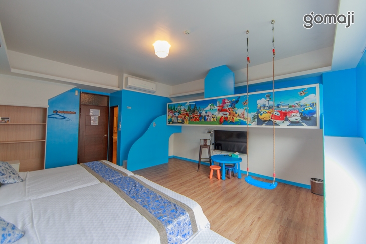 溜滑梯四人房(1)