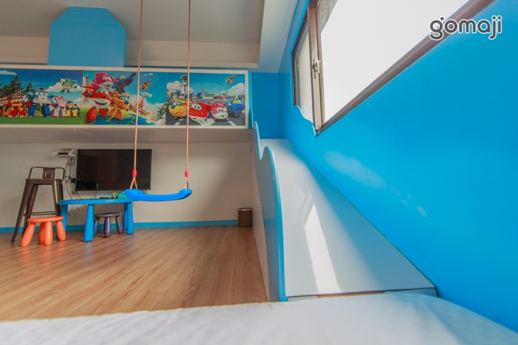 溜滑梯四人房(1)