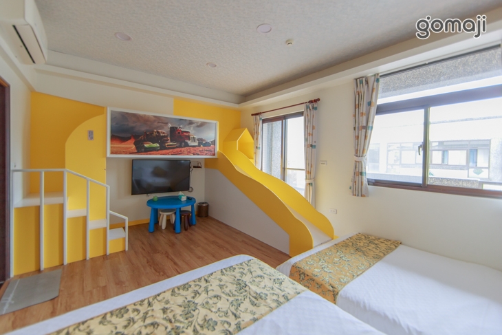 溜滑梯四人房(3)