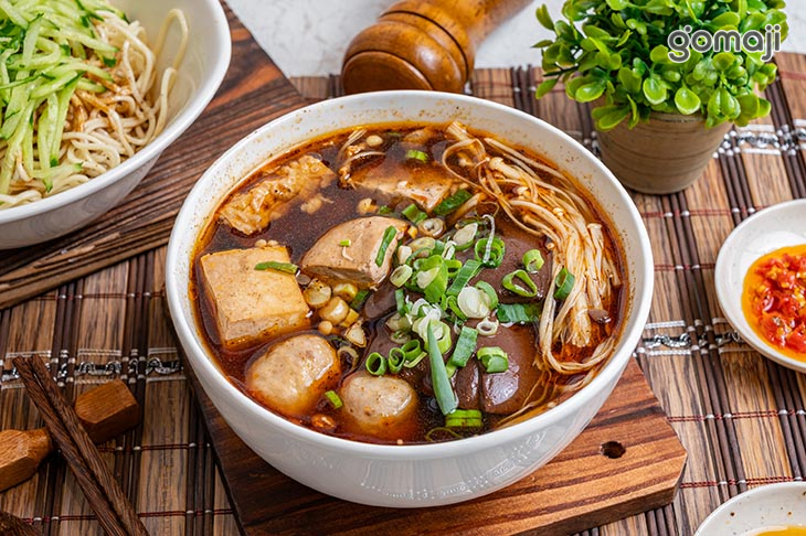 招牌麻辣鴨血臭豆腐