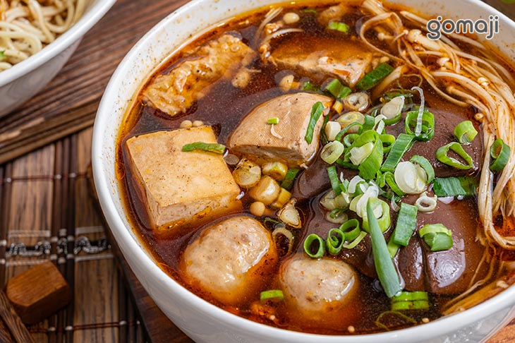 招牌麻辣鴨血臭豆腐