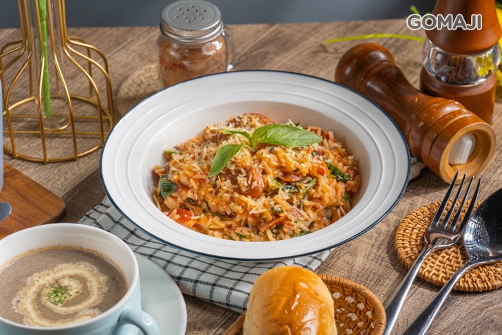 茄汁菠菜香腸燉飯