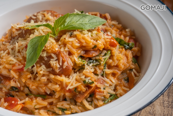 茄汁菠菜香腸燉飯