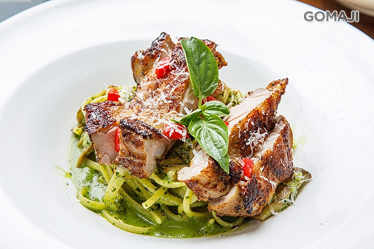 炭烤雞肉蘑菇青醬義大利扁麵