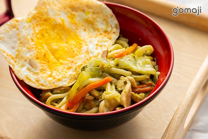 青醬燻雞炒烏龍麵