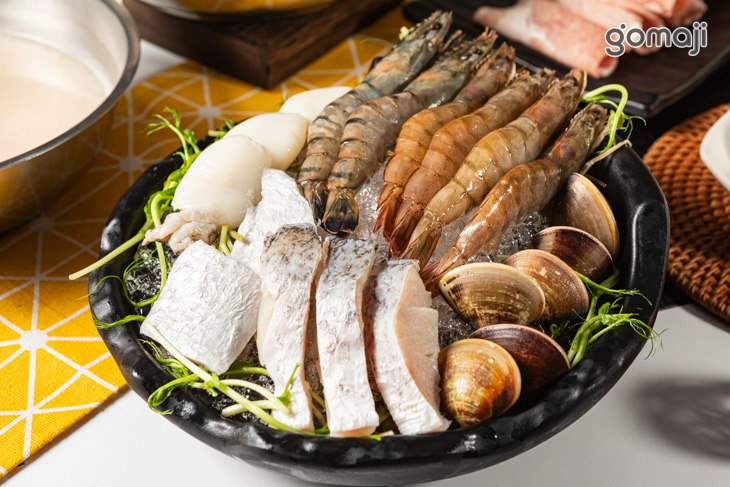 主食：豪華海鮮總匯